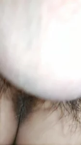 看着老婆和别人调情.只是看就能看的自己梆硬。